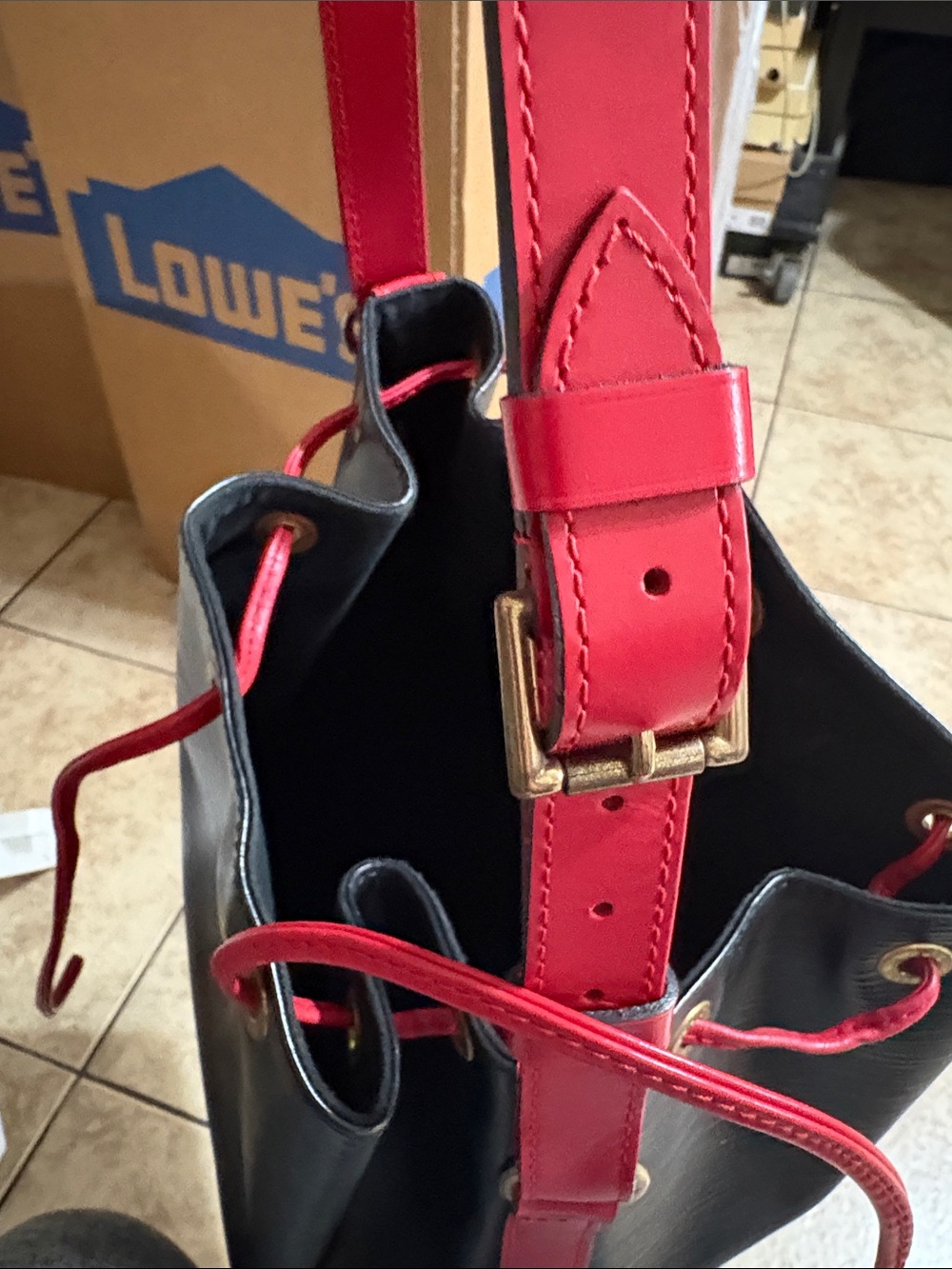 LV EPI LEATHER LARGE BUCKET - Picture 8 of 9